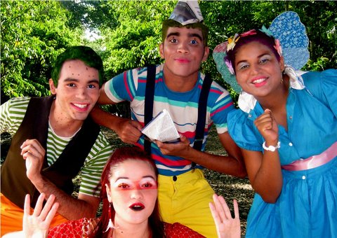 Estudantes são contemplados com apresentações teatrais 