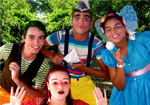 Estudantes são contemplados com apresentações teatrais 