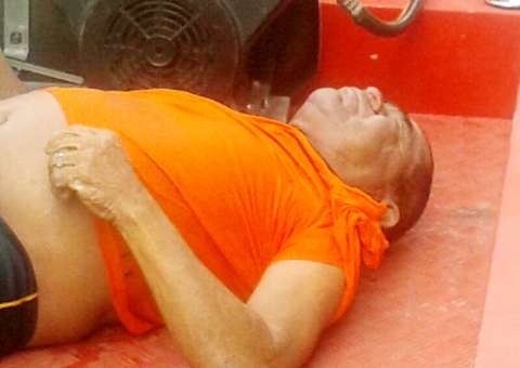 Prático cai de balsa na Manaus Moderna e morre afogado