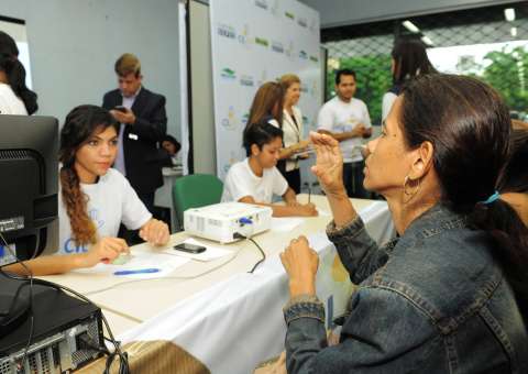 Pessoas com deficiência auditiva ganham duas Centrais de Intérpretes de Libras em Manaus