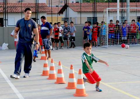 Polícia cria projetos sociais para crianças dos bairros Santa Etelvina e Lagoa Azul