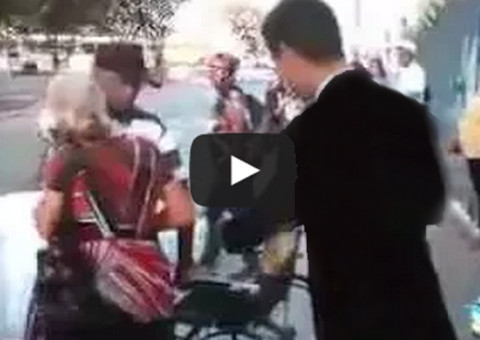 Ao vivo: Cadeirante 'milagrosamente' se levanta e sai andando em jornal da Globo no maranhão