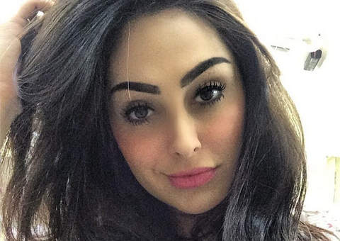 Ex-BBB Francine posta foto nua para mostrar que está magra