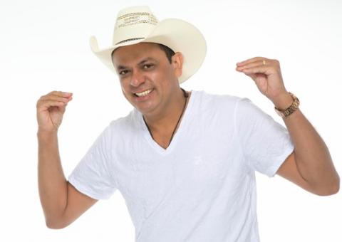 Frank Aguiar pode comandar programa na RedeTV!