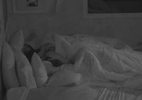 Fran e Diego fogem da festa para momentos no edredom