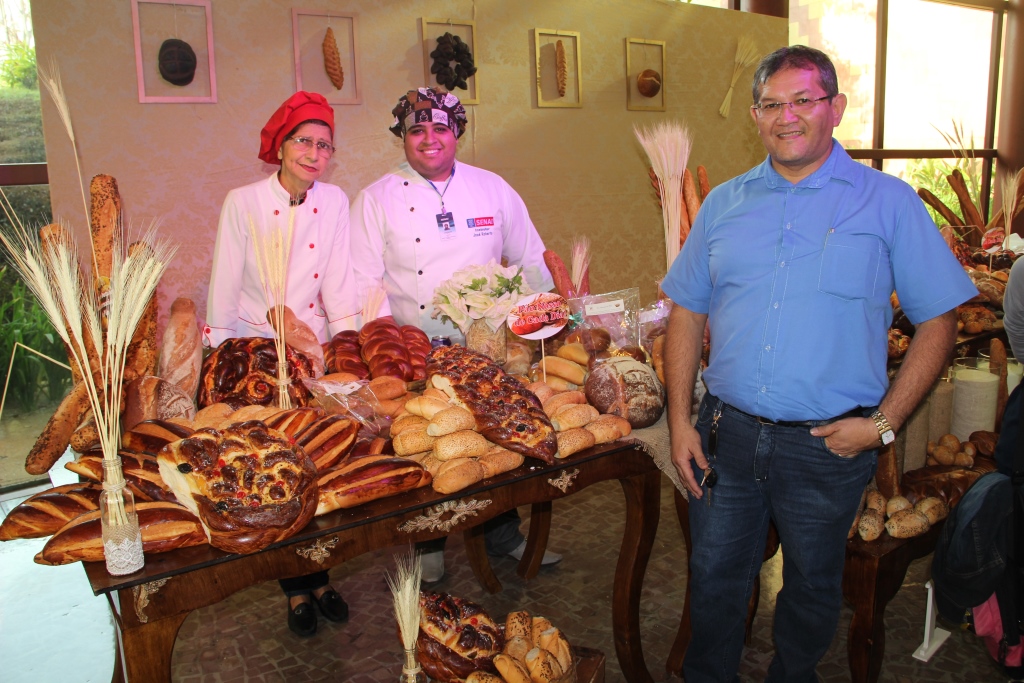 Instrutores do Senai participam da exposição do Dia Mundial do Pão
