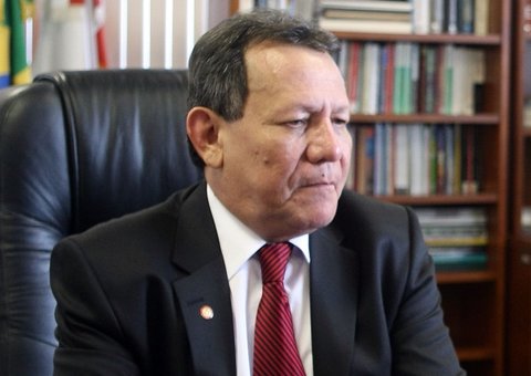 Ministério público diz que Cruz precisa concluir mandato