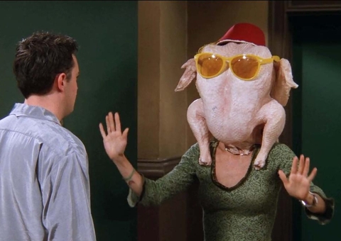 Courtney Cox recria cena icônica de Friends com peru de verdade; veja