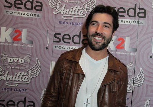 Sandro Pedroso nega namoro com filha do cantor Leonardo