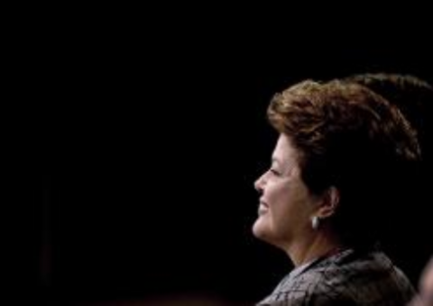 Dilma fala em 'pequena revolução' após leilão do pré-sal