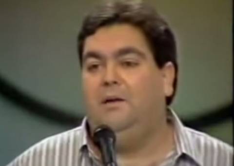 Faustão antes da fama tentando ganhar graninha de Silvio Santos. Veja