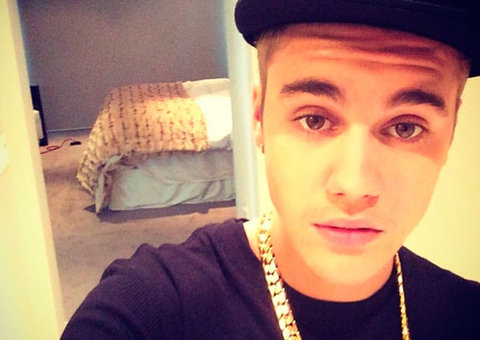 Justin Bieber dá festa e polícia é chamada seis vezes por vizinhos