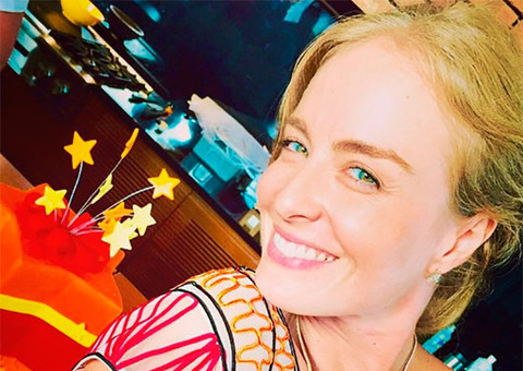 Após polêmica, Angélica explica motivo de ter comido hot dog em comercial sendo vegetariana