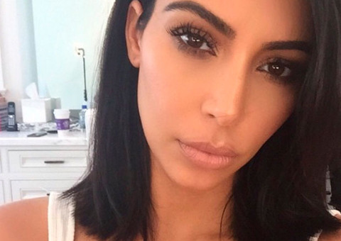 Kim Kardashian aparece com novo visual