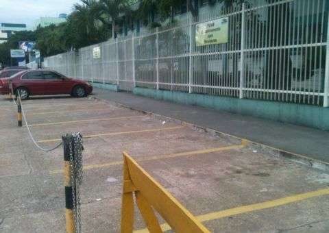 Fuam se apropria de calçadas na Cachoeirinha