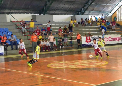 Taça Cidade de Manaus de futsal sub-15 agita Renné Monteiro