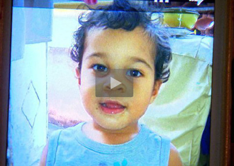 Bebê morre ao ser esquecido por mais de duas horas em carro escolar