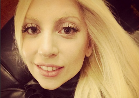 Para escapar do fracasso, Lady Gaga quer contratar empresário de Bieber