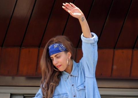 Lady Gaga diz que fuma maconha para esquecer da fama