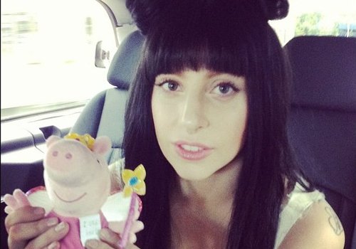 Lady Gaga chora ao revelar que foi dançarina de boate