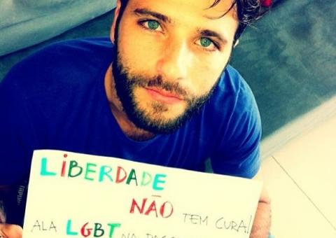  Bruno Gagliasso e Leandra Leal convidam manifestantes contra "cura gay" à passeata do Rio