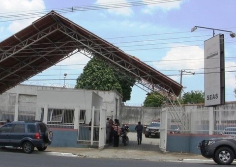 Adolescentes escalam muro e fogem do Dagmar Feitoza