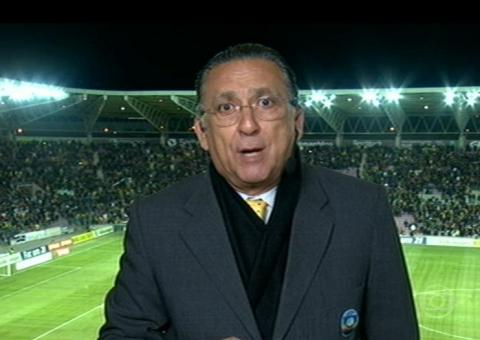 Galvão Bueno se enrola tenta disfarçar e vira chacota na internet