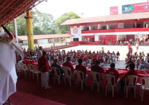 Toma posse a nova diretoria do boi-bumbá Garantido
