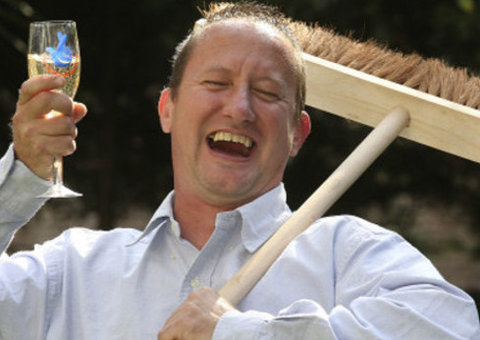 Gari ganha na loteria e vai trabalhar no dia seguinte 