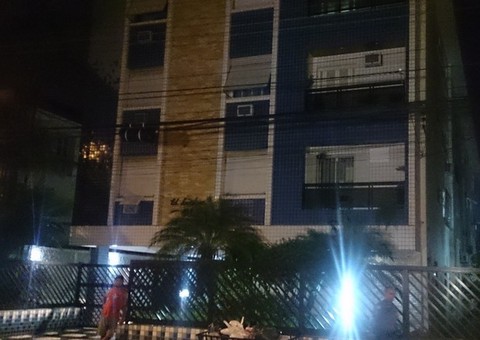 Garota briga com a família, tenta fugir de casa e cai do 3º andar