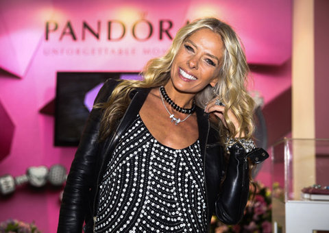 Galisteu diz que ganhou carro de Senna e o guarda até hoje