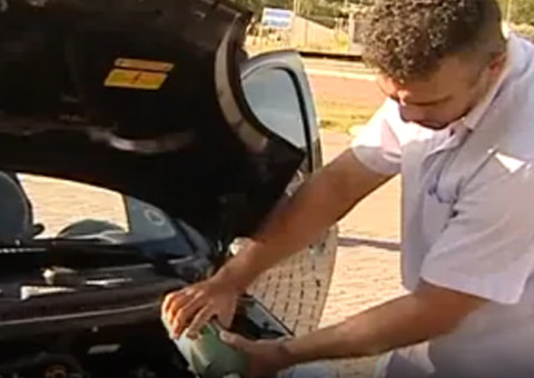 Homem converte carro para funcionar com água e causa alvoroço na web