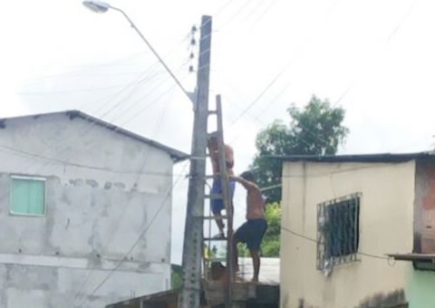 Dupla é flagrada fazendo "gato" no São Francisco