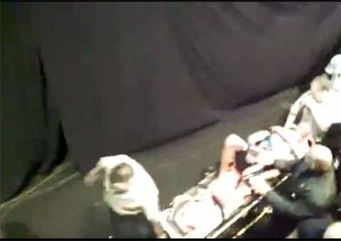 Vídeo feito por torcedor mostra Anderson Silva gritando de dor na maca; veja