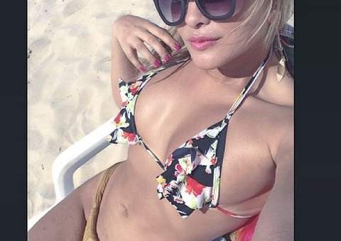  Geisy Arruda aproveita férias para exibir novas curvas de biquíni