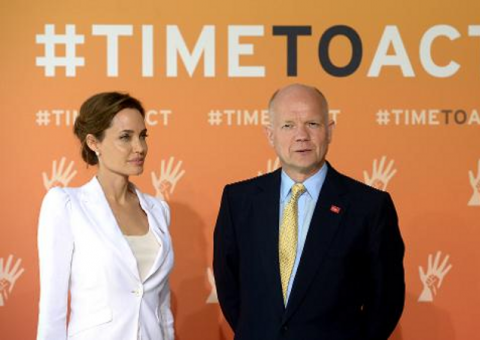 Atriz Angelina Jolie lidera reunião para combater violência sexual nas guerras