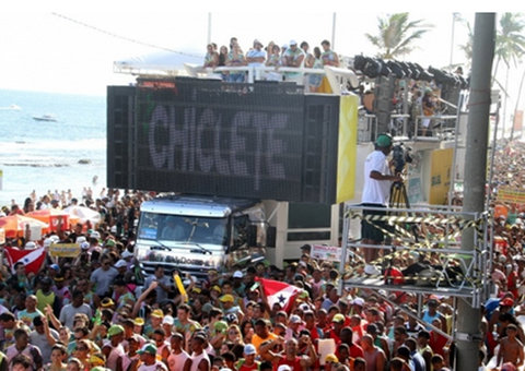 Chiclete com Banana não quer pagar indenização à família de vítima morta em trio elétrico