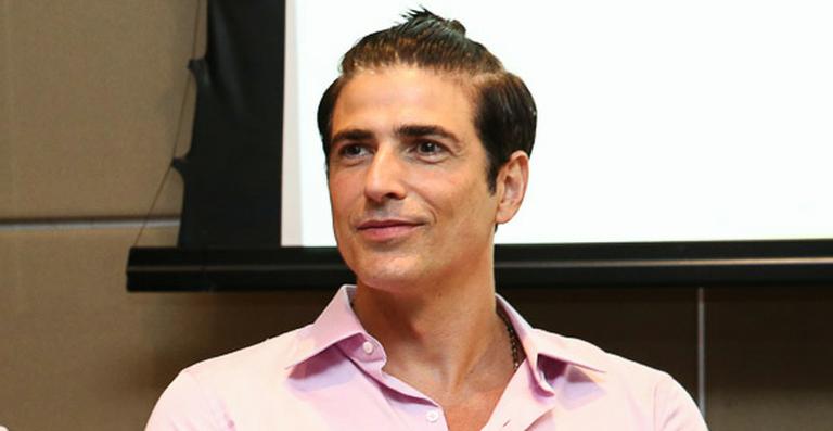 Reynaldo Gianecchini adota visual exótico e divide opiniões 