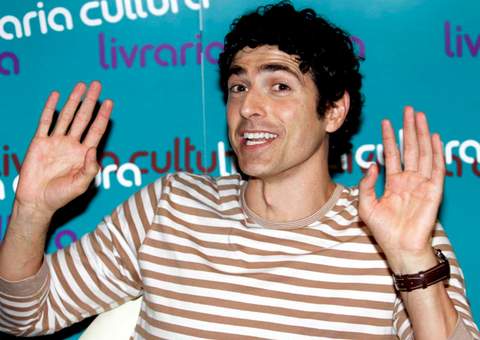 Reynaldo Gianecchini fura fila em festa e causa revolta