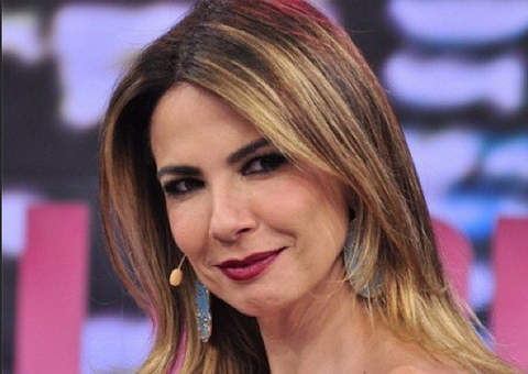 Luciana Gimenez publica foto fazendo mamografia