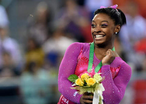 Ginasta ganha o mundial mas perde para abelha 