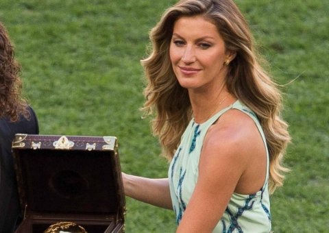 Estilista brasileiro critica vestido de Gisele "Lixo"