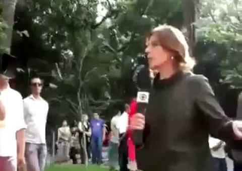 Rede Globo é vaiada e repórter vai embora sem fazer a reportagem 