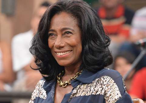 "Sou neguinha, não preciso disso", diz Glória Maria sobre silicone