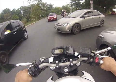 Motociclista grava com GoPro acidente em Manaus