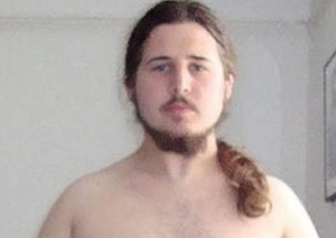 Homem perde a namorada por ser gordinho, mas vira o jogo