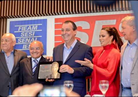 Omar dá apoio para revitalizar Centro e financiamento aos camelôs