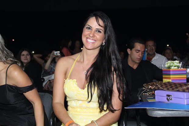 Graciele Lacerda revela que faz striptease para agradar Zezé Di Camargo