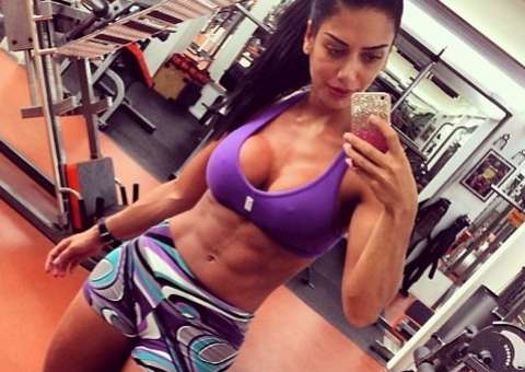  Graciella Carvalho mostra corpo sarado e responde a críticas