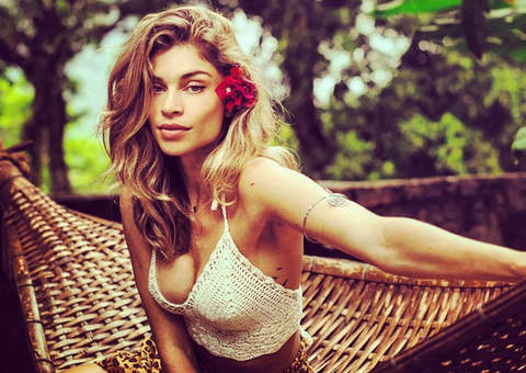 Em tom de brincadeira, Grazi Massafera diz que está solteira e confunde imprensa